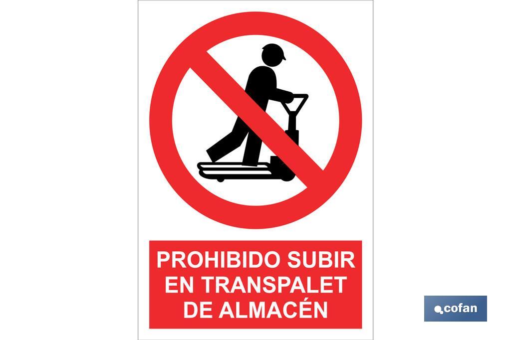 Prohibido subir en el transpalet de almacén